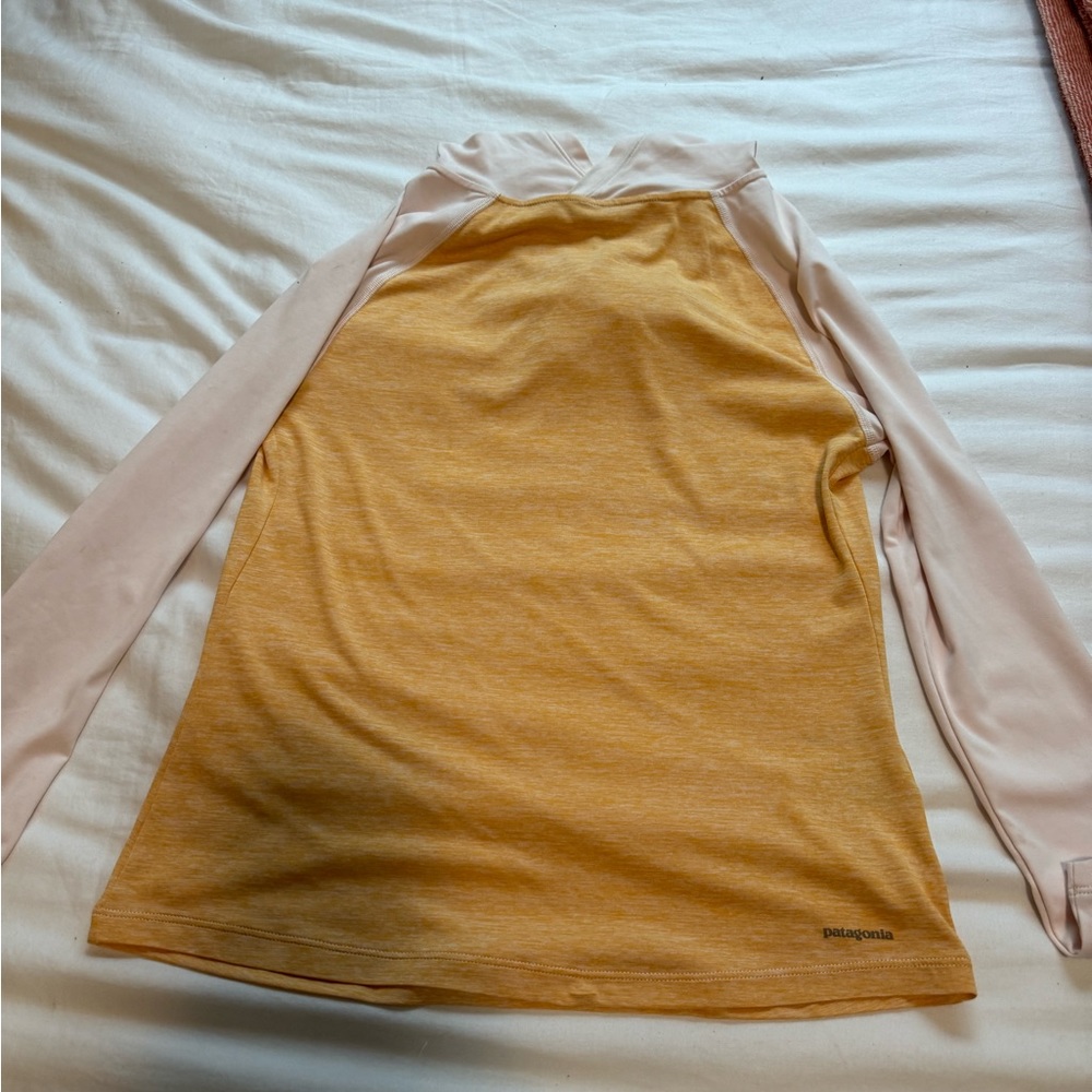 Girls Patagonia Capilene sun shirt. The shirt has a hood.